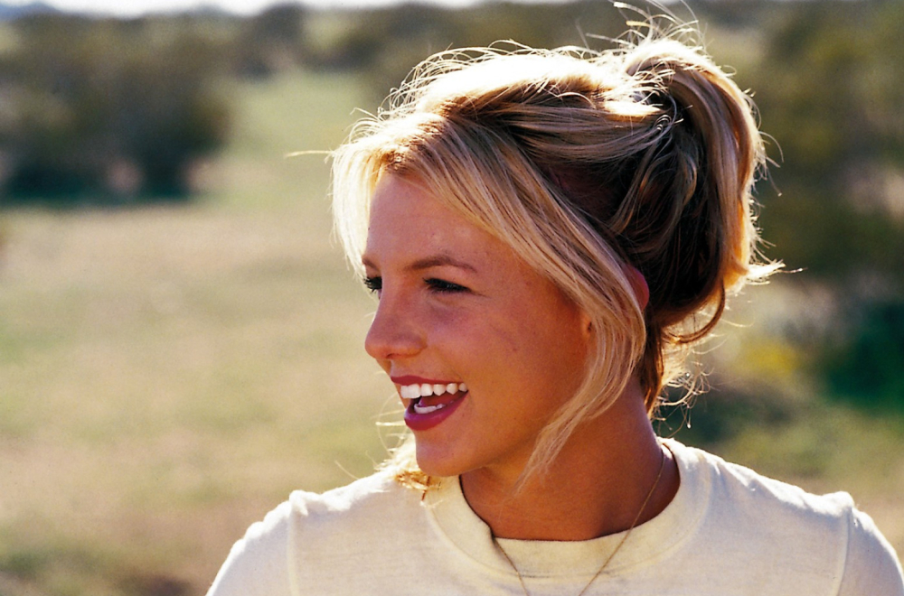 Oglasila se poznata pevačica: "Nisam klon" FOTO/VIDEO