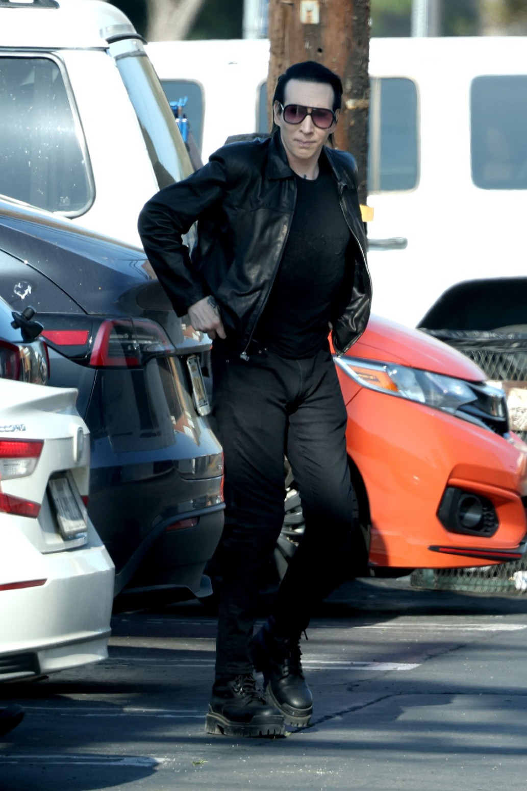 Pevač snimljen u javnosti nakon optužbi za seksualno zlostavljanje FOTO