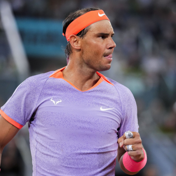 Stadion skandira Nadalu, a meč nije ni počeo