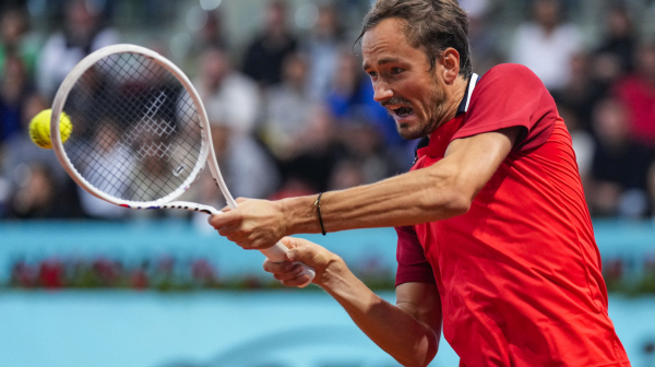 Medvedev zabrinuo, ali prošao u treće kolo Madrida