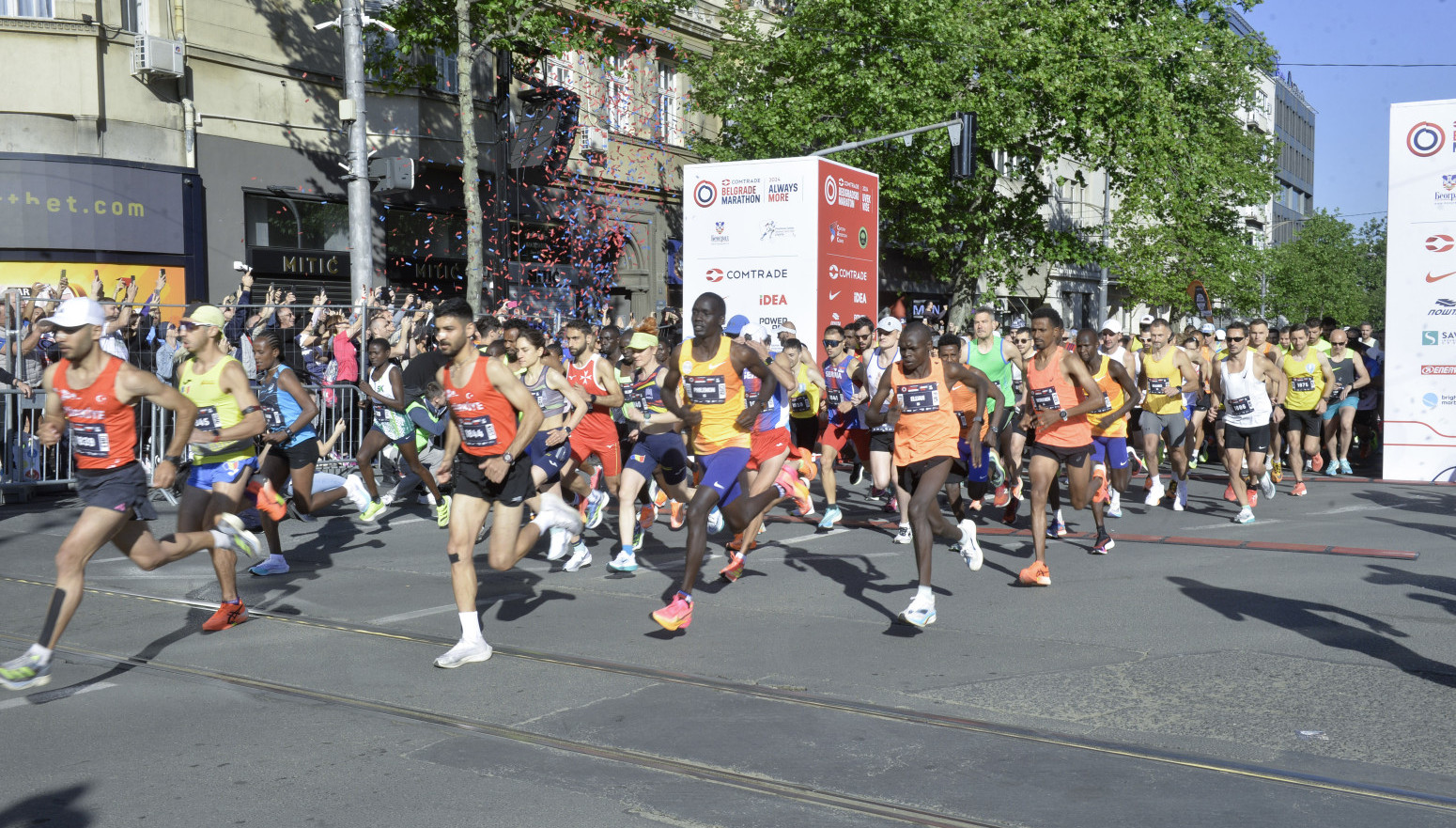 Tri, četiri... sad! Počeo Beogradski maraton FOTO/VIDEO