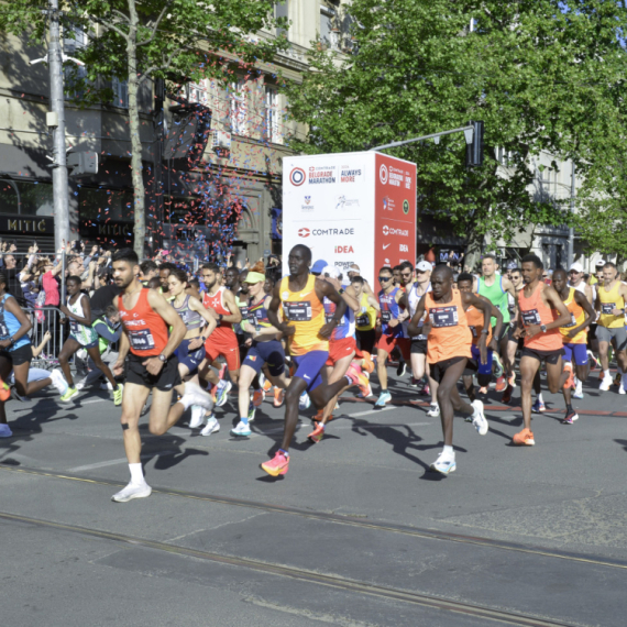 Tri, četiri... sad! Počeo Beogradski maraton FOTO/VIDEO