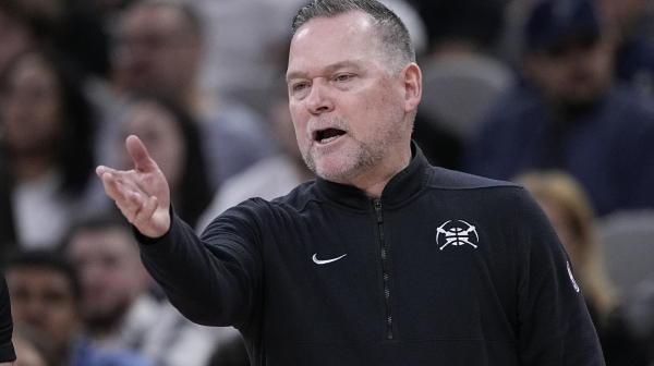 Košarkaši Denvera se zagrevali u papučama – Meloun u neverici VIDEO