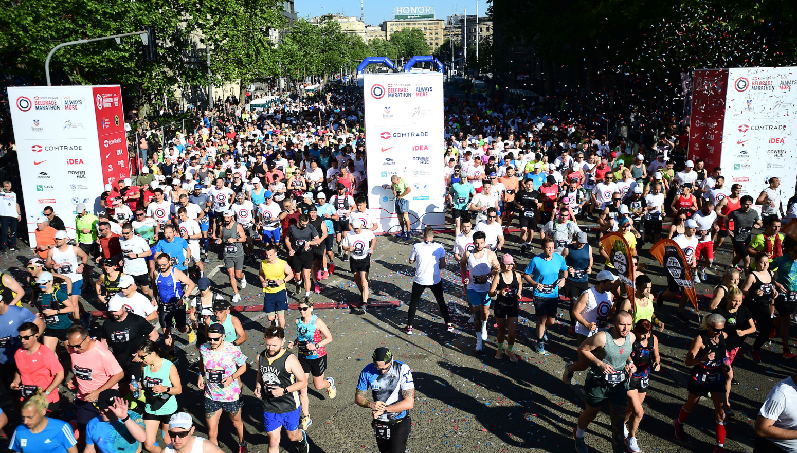 Sportski praznik u Beogradu – maraton briše i razlike između "večitih" rivala FOTO
