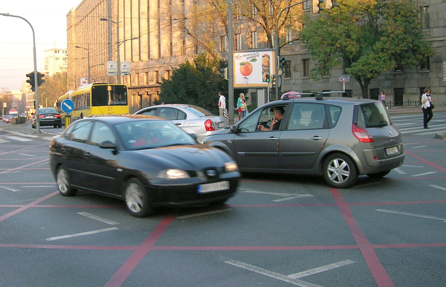 Da li se prosečnom Srbinu isplati da ima automobil?