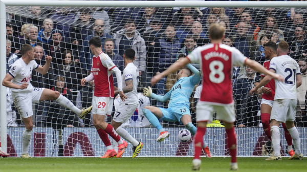 Arsenal vodio 3:0, pa jedva slavio u derbiju Severnog Londona