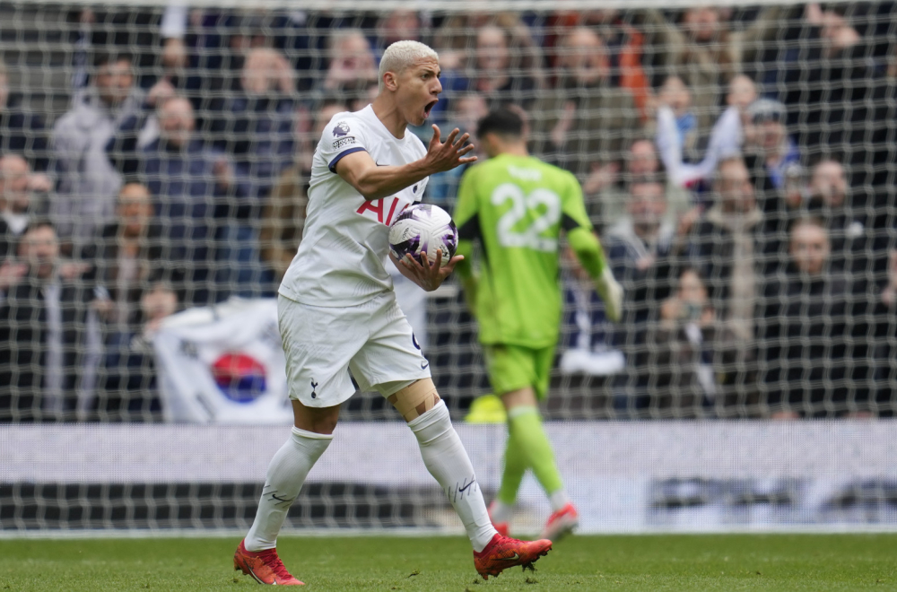 Arsenal vodio 3:0, pa jedva slavio u derbiju Severnog Londona