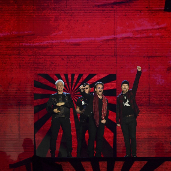 Poznati muzičar se razvodi posle 10 godina braka: "Nastavićemo da budemo najbolji mogući roditelji"