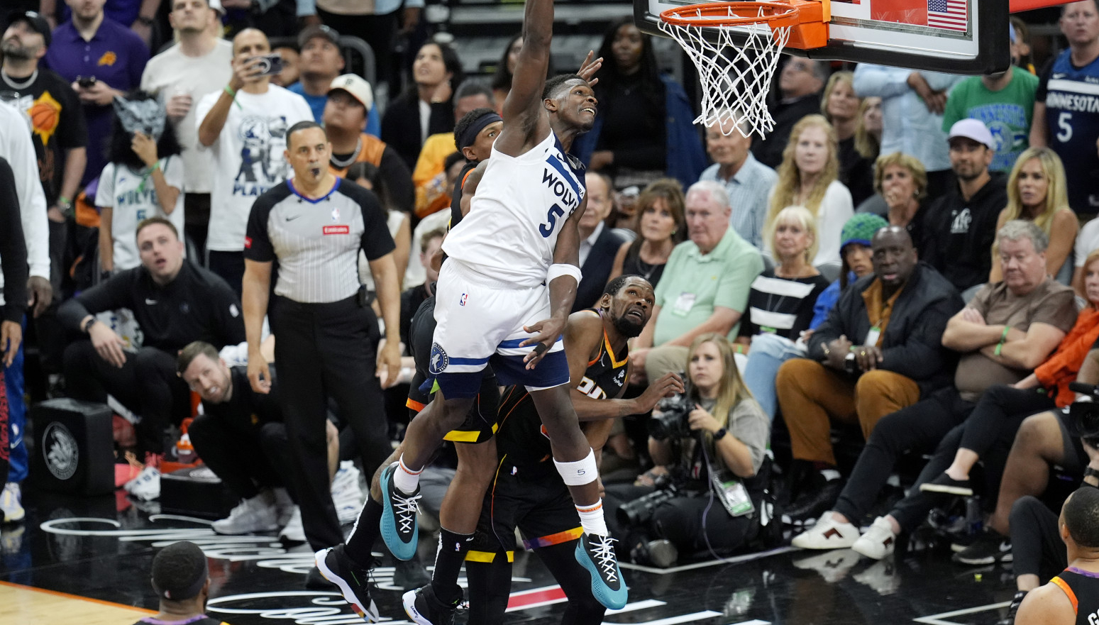 Edvards "pomeo" Finiks – sada čeka da Jokić završi posao VIDEO