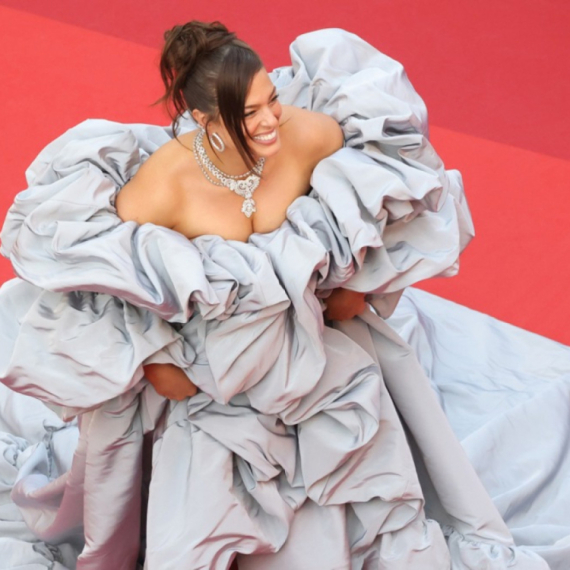 Najseksepilnija žena sveta ima preko 90 kg, a u kupaćem kostimu je prava "bomba" FOTO