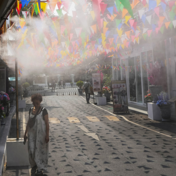 Temperature iznad 40 stepeni: Škole zatvorene, ima stradalih FOTO