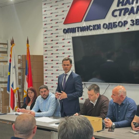 Mali sa građanima Zvezdare: Svakodnevno smo na terenu, slušamo predloge i sugestije FOTO