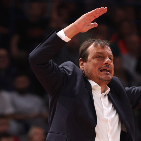 Tenzije u Berlinu: Fener dočekan bakljadom, Ataman uvredama VIDEO