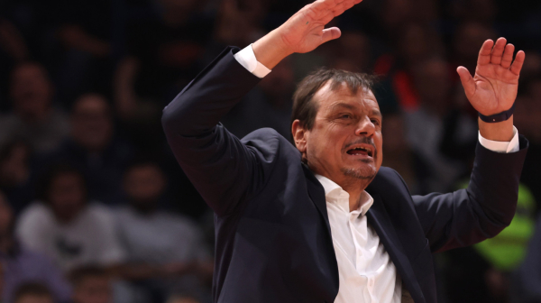 Tenzije u Berlinu: Fener dočekan bakljadom, Ataman uvredama VIDEO