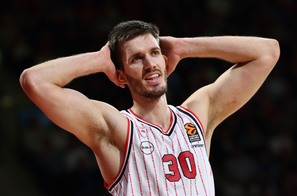 Barsa utišala Pirej – Petrušev tragičar u utakmici karijere