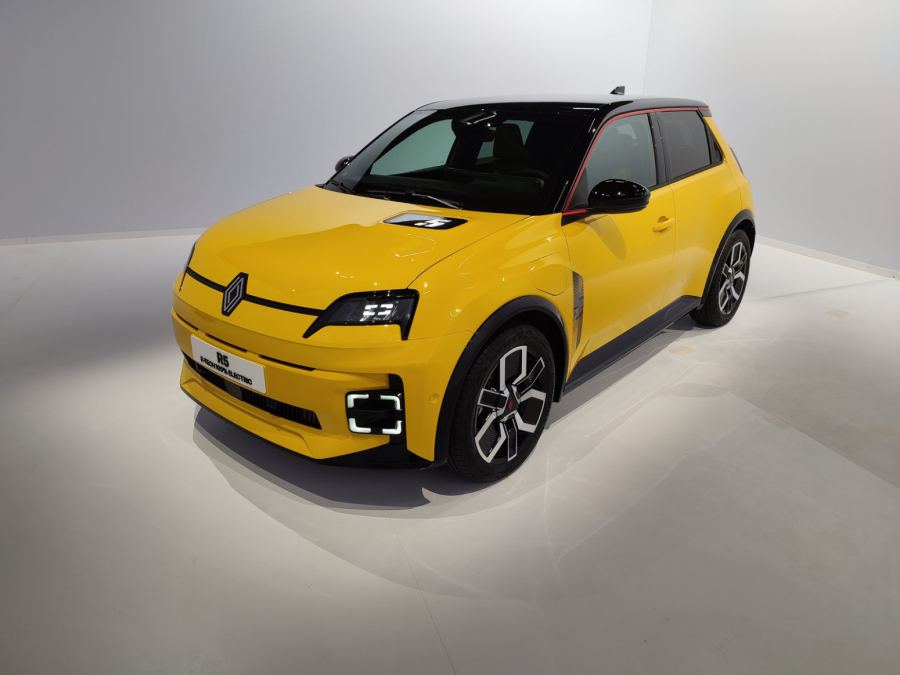 Dacia Duster, Renault 5... ko je vaš favorit za auto godine?