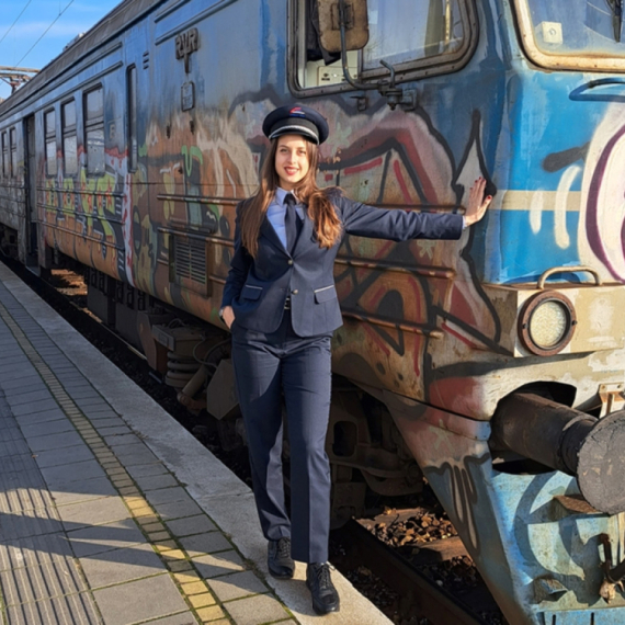 Srpkinje ruše predrasude: Ivana vozi damper, Marija lokomotivu, a Andrea kuje gvožđe FOTO