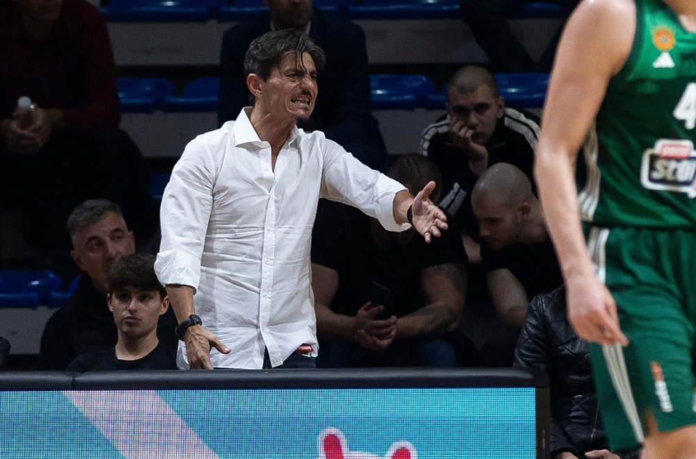 Janakopulos udario na Boltauzera: "Sledeći put ukradite naočare kako biste bolje videli"