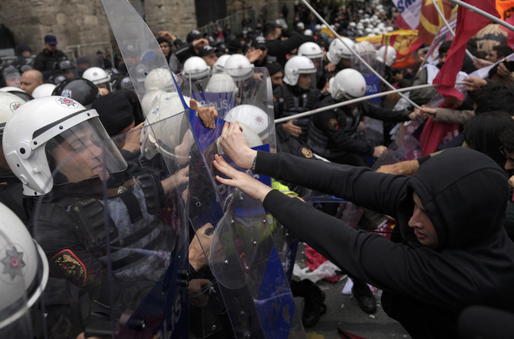 Tuča policije i demonstranata u Istanbulu: Uhapšeno 210 ljudi VIDEO
