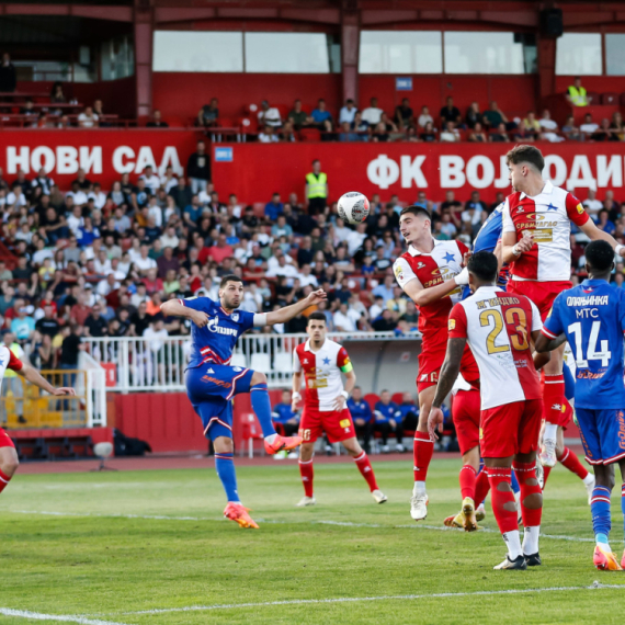 Pomereno finale Kupa Srbije: Fudbaleri Zvezde i Vojvodine ranije na "Lagatoru"