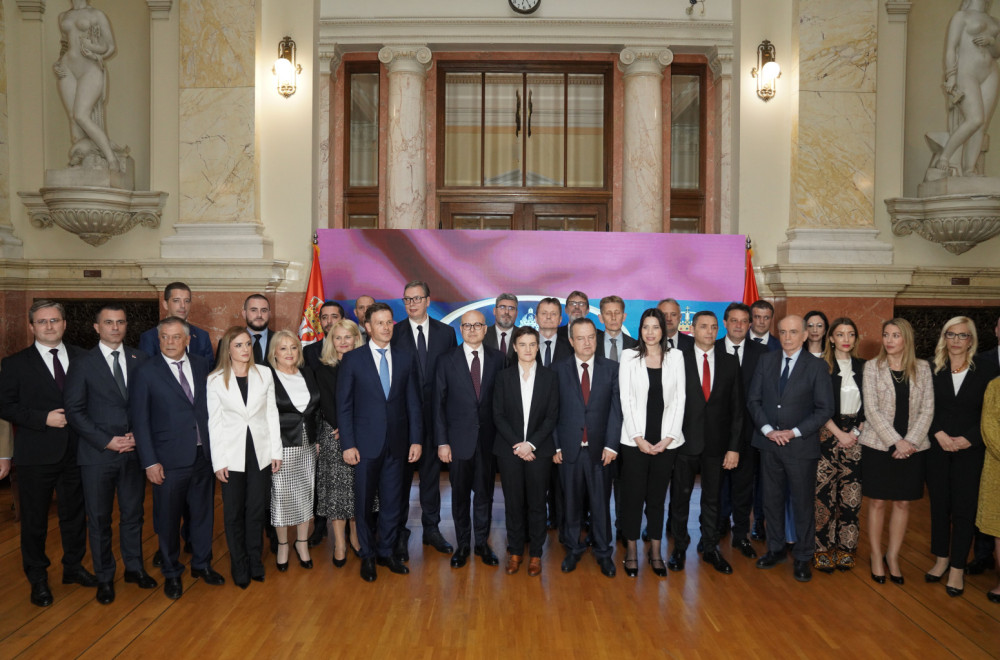 Srbija dobila novu Vladu: Ministri položili zakletvu u Skupštini, prisustvovao Vučić FOTO