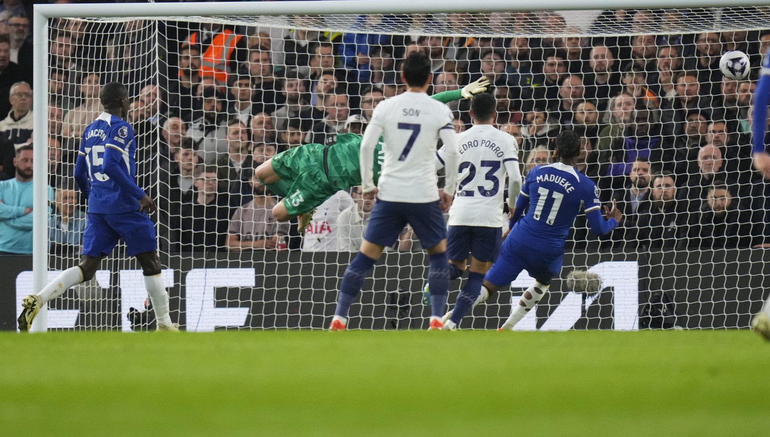 Čelsi nadigrao Totenhem i udaljio ga od LŠ