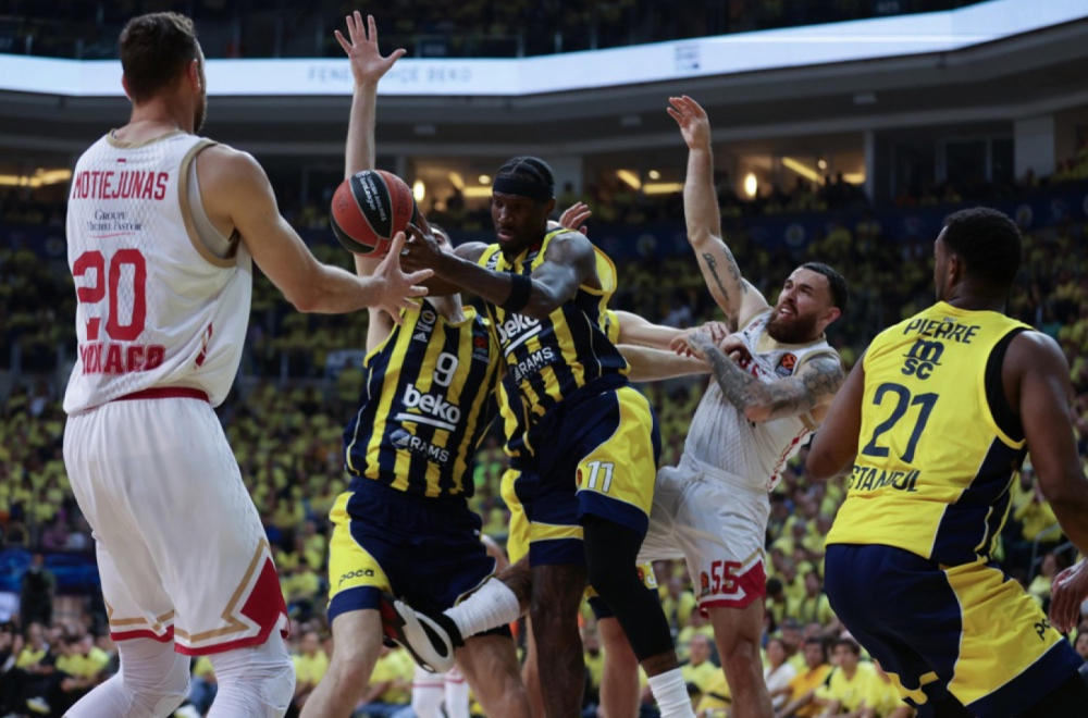 Haos u Istanbulu – navijači Fenera napali igrače Monaka VIDEO