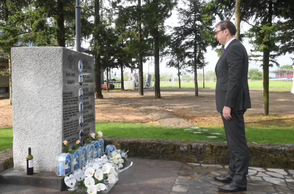 Vučić laid flowers in Malo Orašje and Dubona: I promise that the state will not allow crime to go unpunished