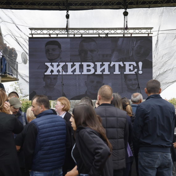 Obeležena godišnjica masakra u Duboni i Malom Orašju; Zapaljene baklje: "Za sve one koji više nisu tu"