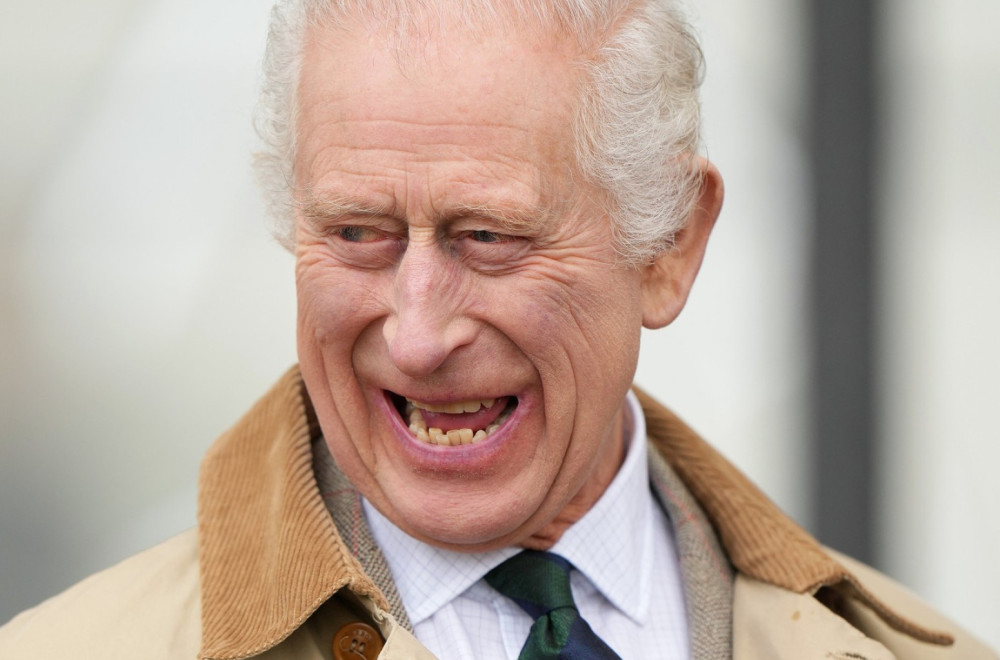 Kralj Čarls nasmejan u javnosti nakon dužeg vremena FOTO