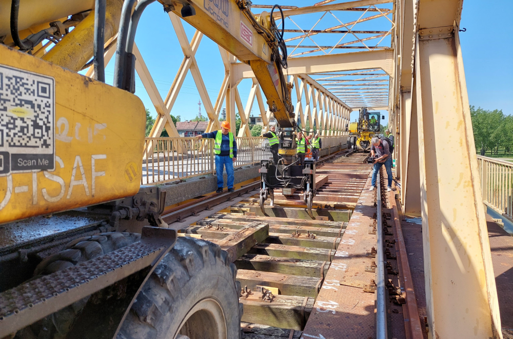 Vesić otkrio kada će biti završen most u Senti
