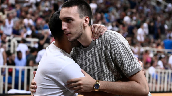 Pokuševski pred vratima Humske 1