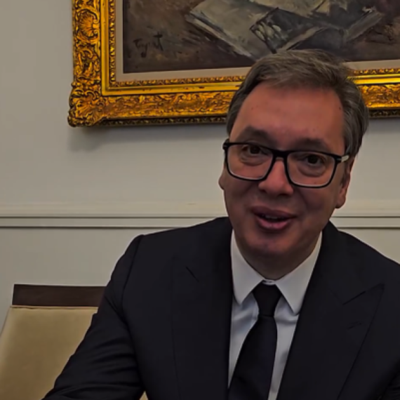 Vučić iz Predsedništva još jednom čestitao Vaskrs: "Dobio sam poseban poklon" VIDEO