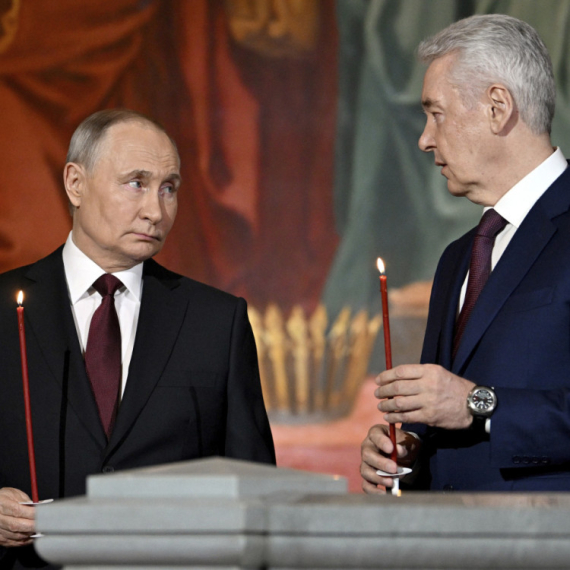 Putin na Uskršnjoj liturgiji u Sabornom hramu; Patrijarh pozvao na molitvu za vlast i vojsku