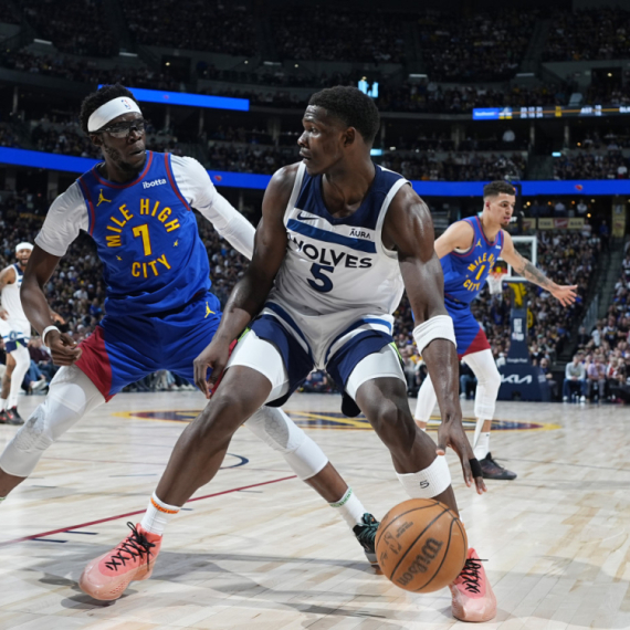 Edvards poentirao pored Jokića, pa dobio kontroverznu tehničku VIDEO