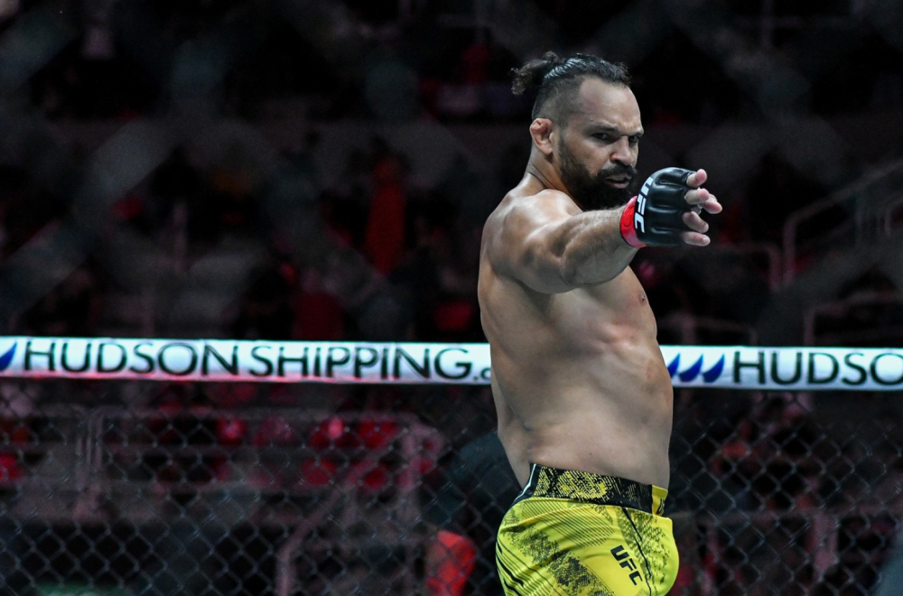 Spektakularan UFC meč za 54 sekunde: Salto pa "davljenje" protivnika VIDEO