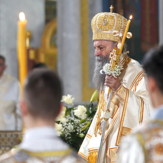 Patrijarh Porfirije služi večernju vaskršnju službu, prisustvuju borci sa Košara FOTO