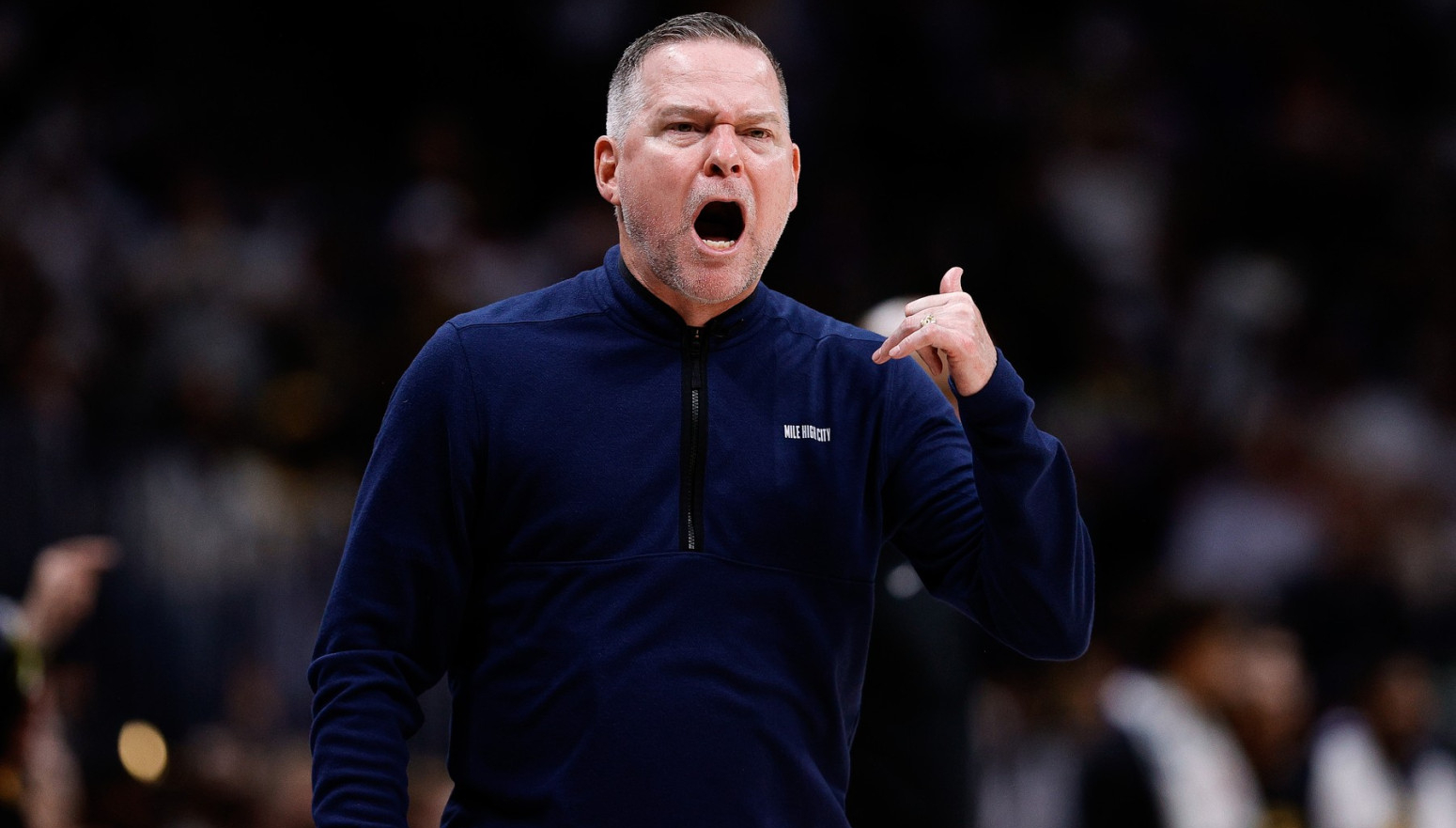 Trener Denvera u nastupu besa uleteo na teren VIDEO