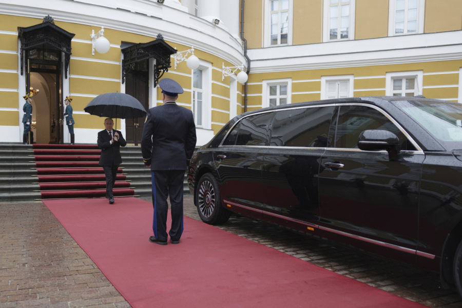 U ovoj limuzini će se Putin voziti ubuduće FOTO