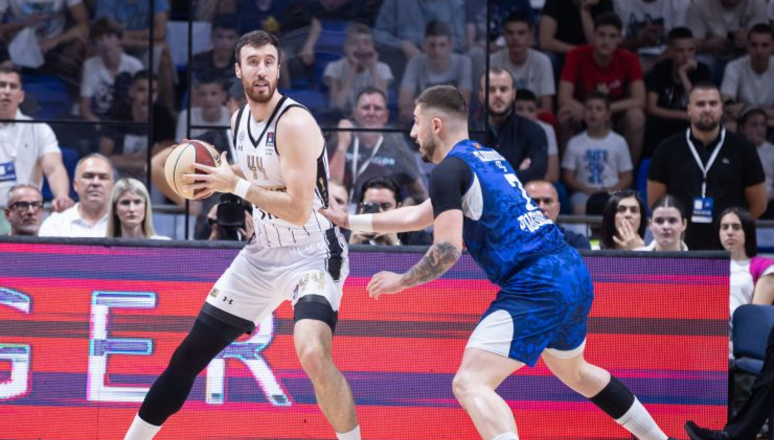 Kaminskog posle isključenja napali navijači Budućnosti