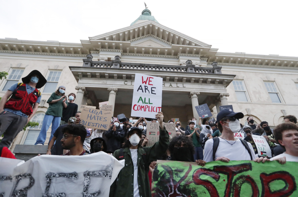 Haos u Atini: Sukob propalestinskih demonstranata i policije VIDEO
