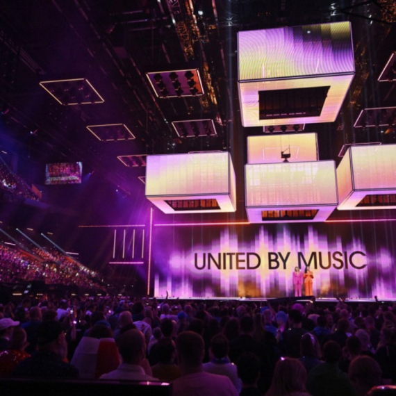 Prekinut program: Na crnom ekranu se pojavila ova poruka pre Evrovizije FOTO