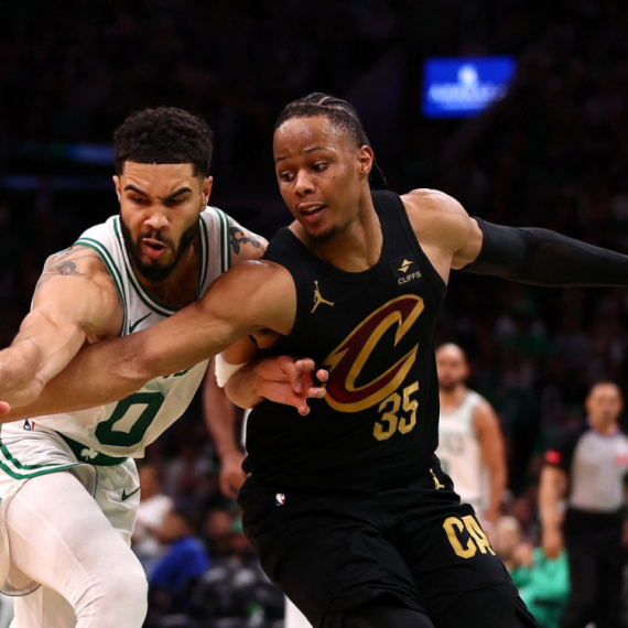 Boston nemilosrdan prema Klivlendu VIDEO