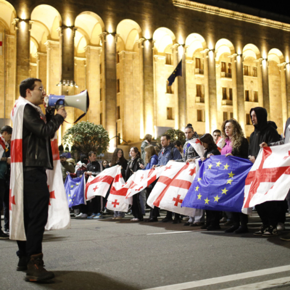 U Gruziji korišćeno hemijsko oružje iz Prvog svetskog rata: Vodenim topovima na demonstrante, a u vodi...