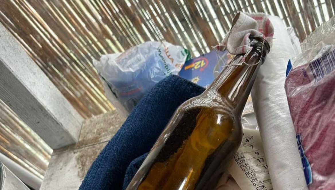 Pronađena puška i molotovljevi kokteli na jednom od nelegalnih splavova na Savi FOTO