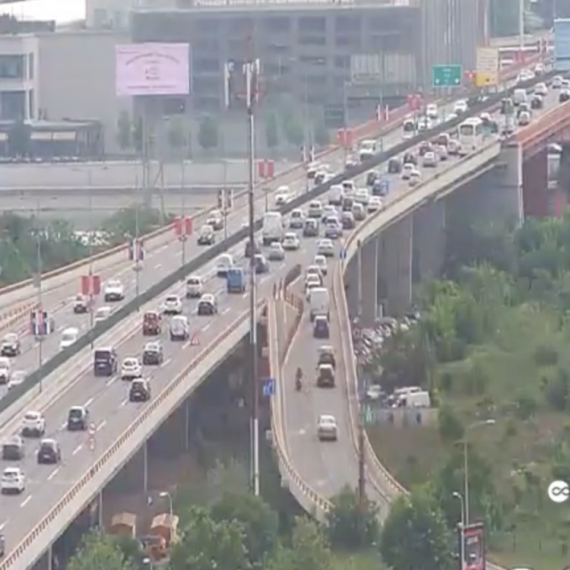 Velike gužve u prestonici: Nekim delovima grada ni pešaci ne mogu da prođu VIDEO