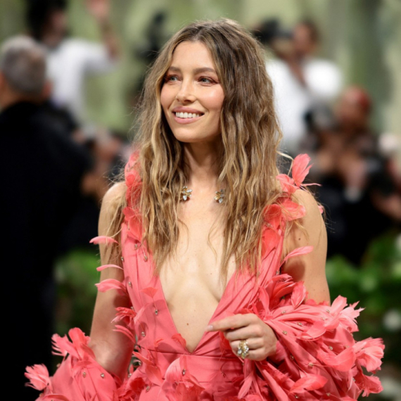 Dok su se svi provodili, ovako se lepa glumica pripremala za crveni tepih FOTO/VIDEO