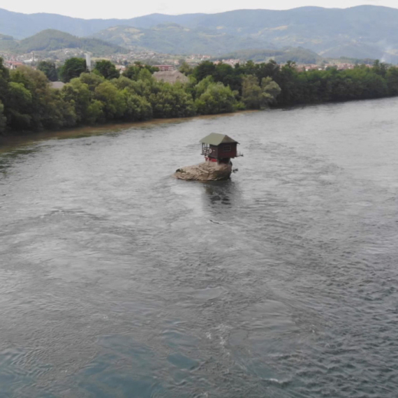 Ovo mesto u Srbiji Kinezi obožavaju: Hiljade i hiljade kilometara prelaze da bi ga videli FOTO