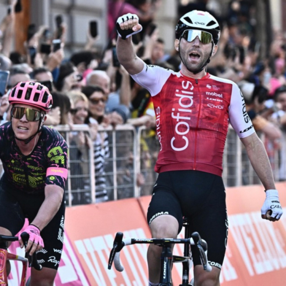 Francuz Tomas pobednik pete etape Điro d'Italija