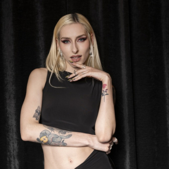 Slovenka u zanosu ljubila plesačicu u usta nakon prolaska u finale Evrovizije VIDEO